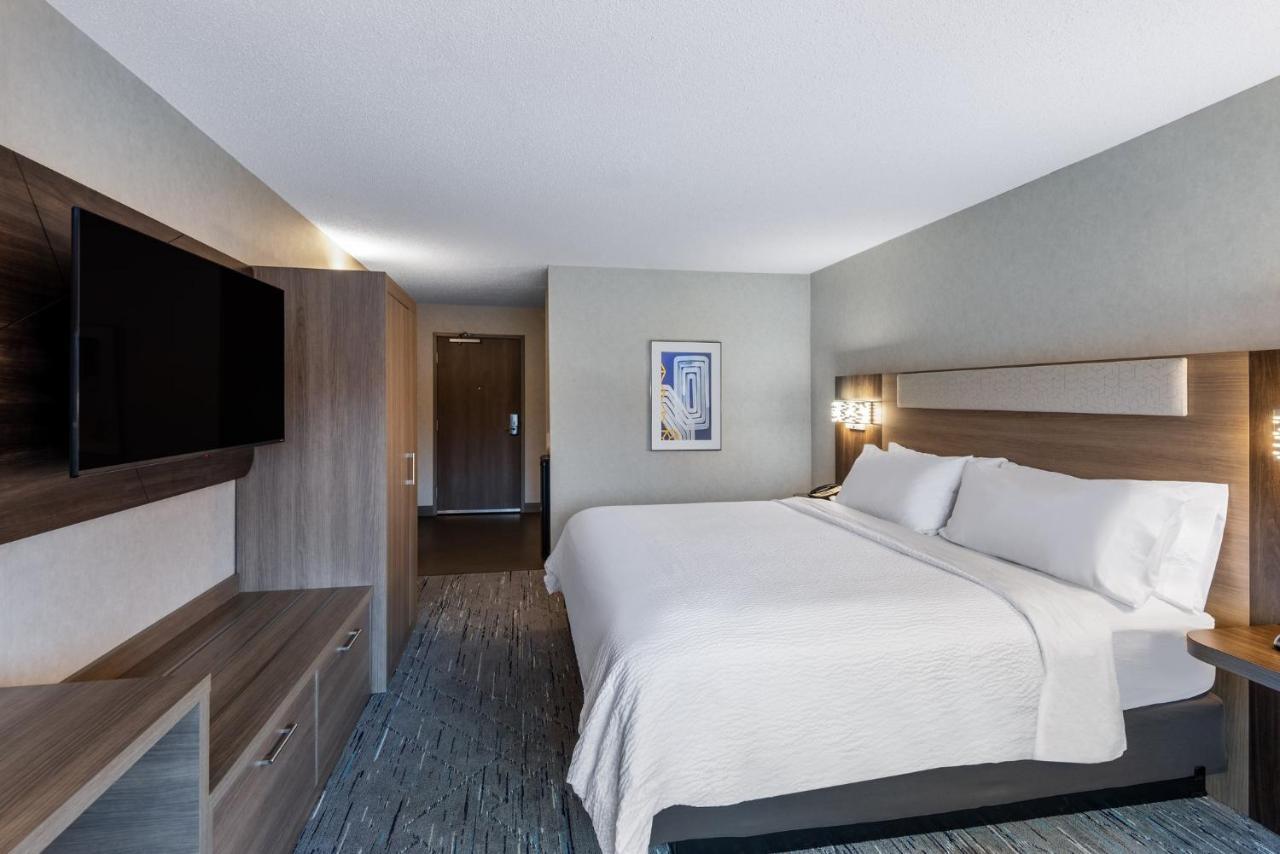 Holiday Inn Express & Suites Wadsworth By Ihg Exterior photo