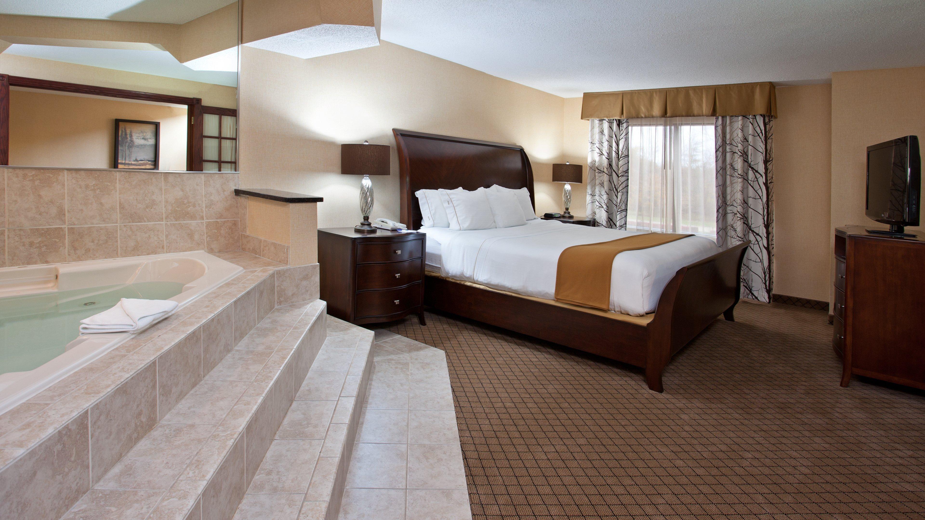 Holiday Inn Express & Suites Wadsworth By Ihg Exterior photo