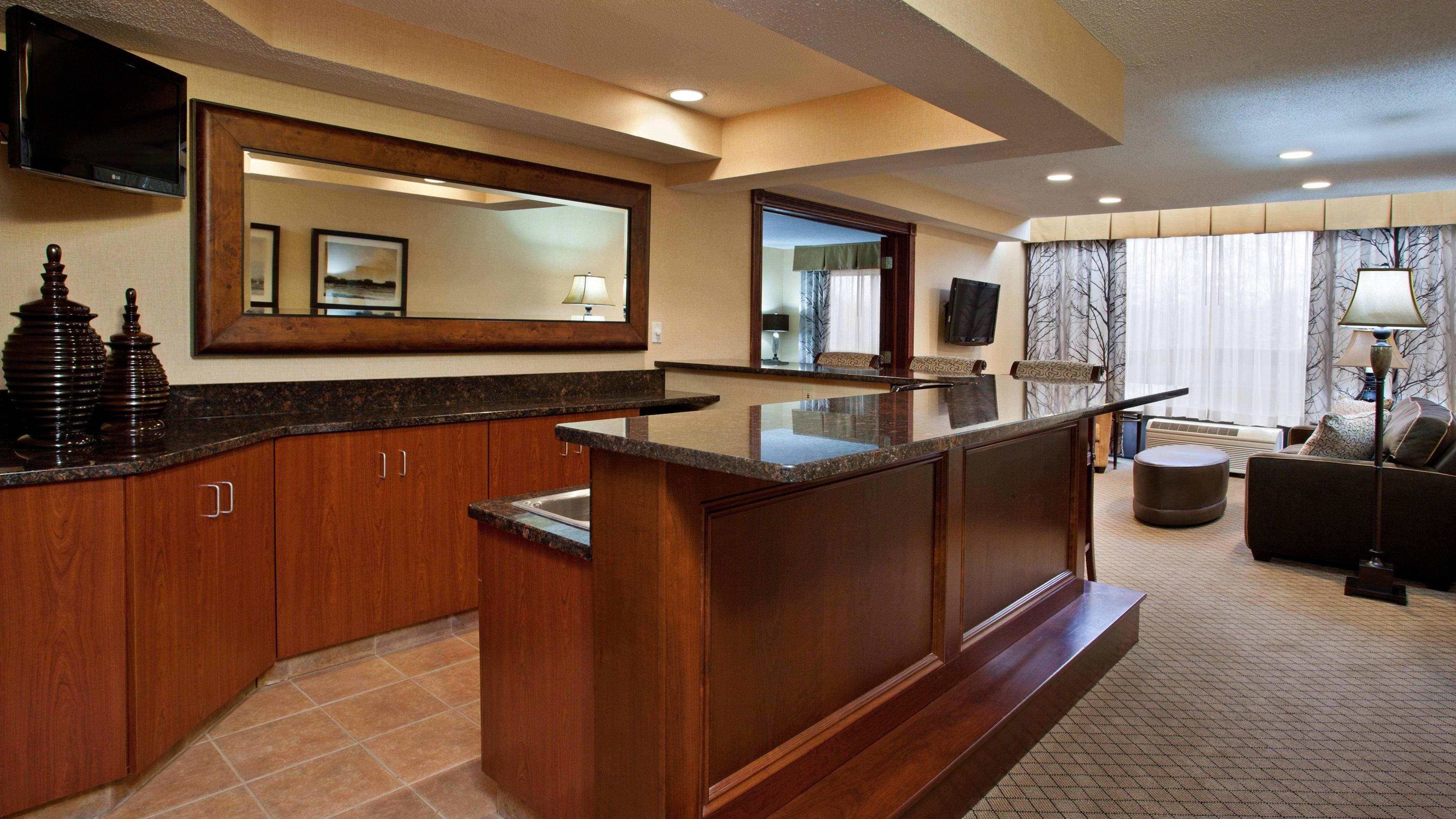 Holiday Inn Express & Suites Wadsworth By Ihg Exterior photo