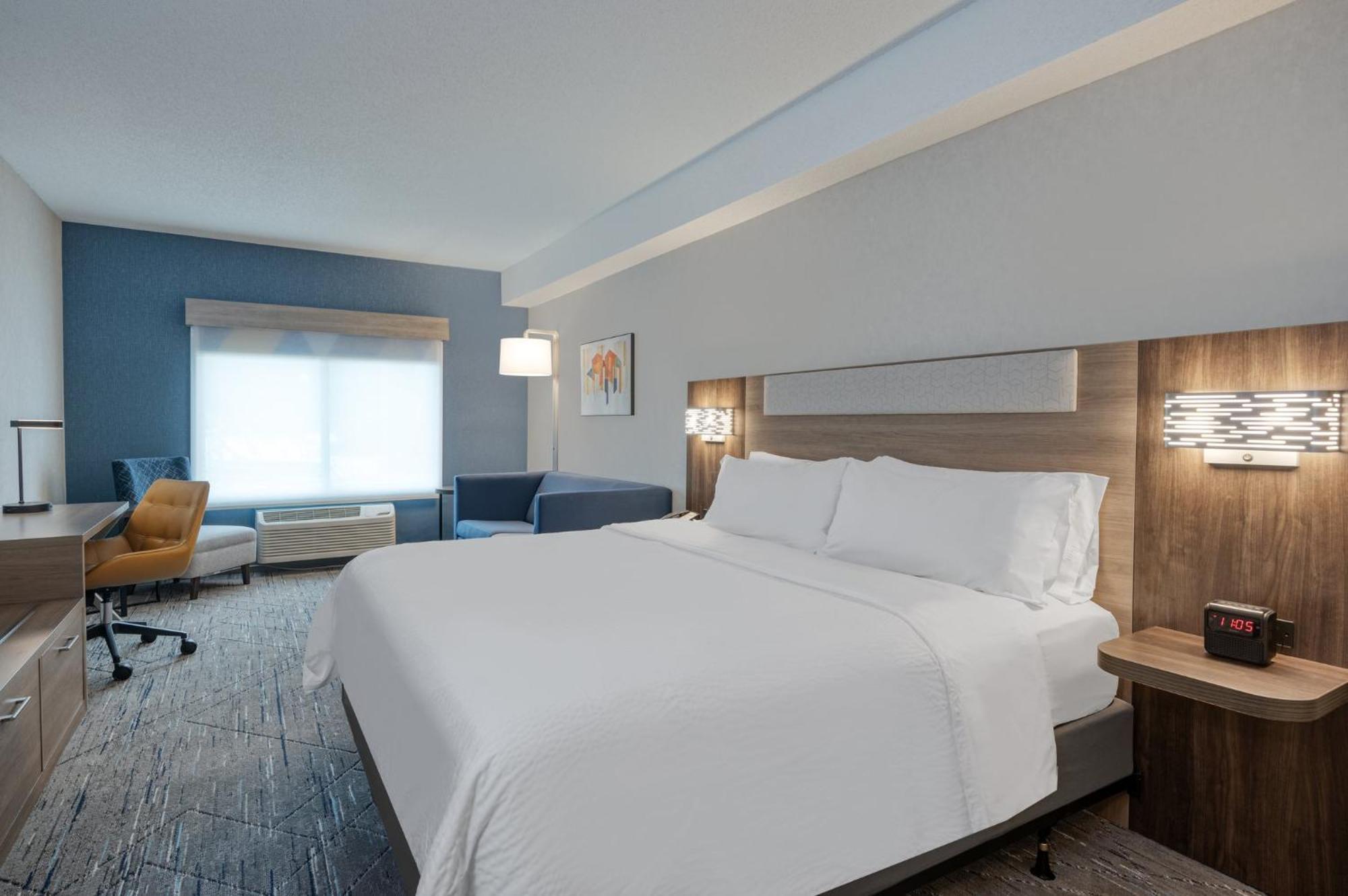 Holiday Inn Express & Suites Wadsworth By Ihg Exterior photo