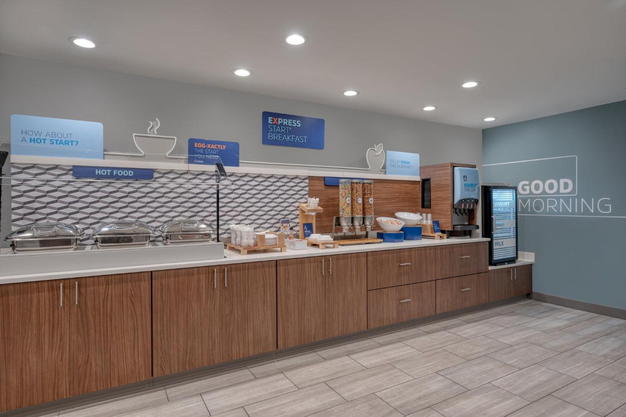 Holiday Inn Express & Suites Wadsworth By Ihg Exterior photo