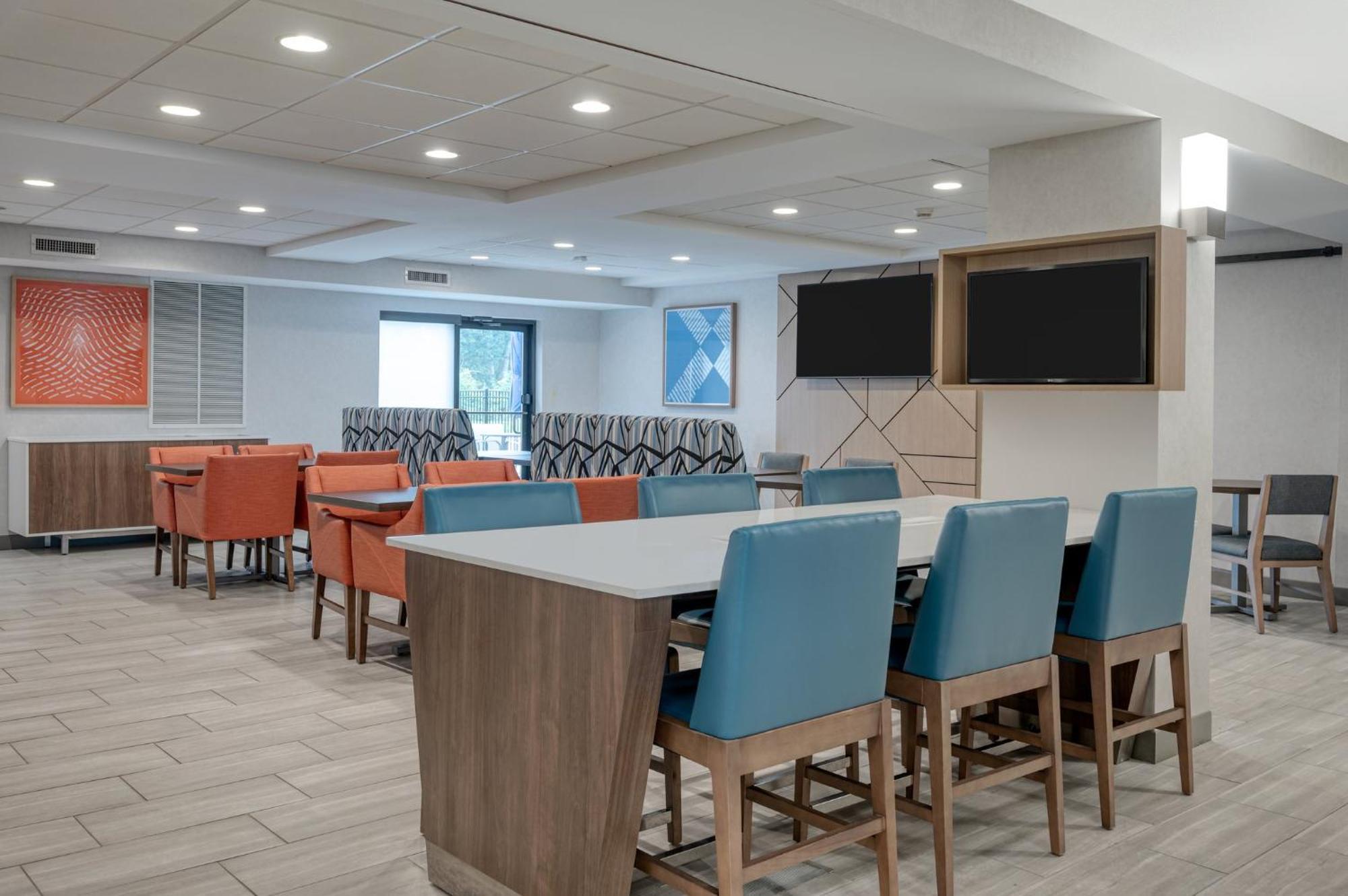 Holiday Inn Express & Suites Wadsworth By Ihg Exterior photo