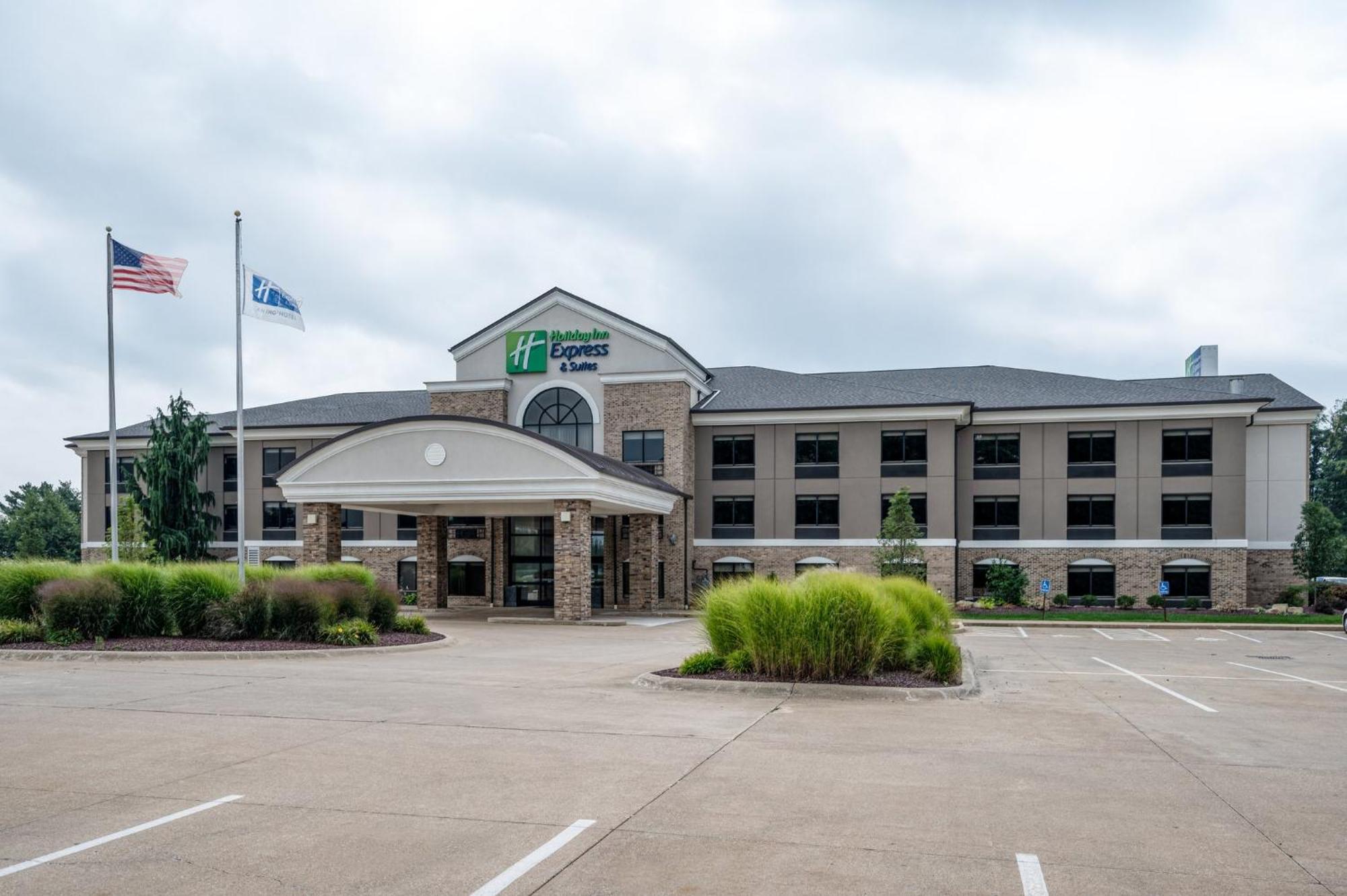 Holiday Inn Express & Suites Wadsworth By Ihg Exterior photo