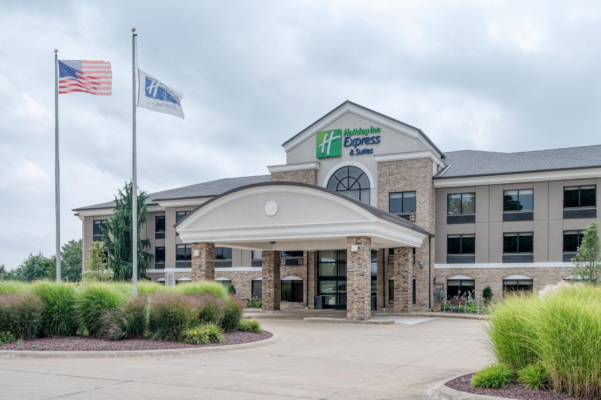 Holiday Inn Express & Suites Wadsworth By Ihg Exterior photo