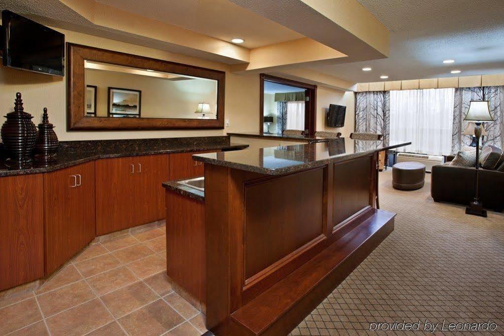 Holiday Inn Express & Suites Wadsworth By Ihg Exterior photo